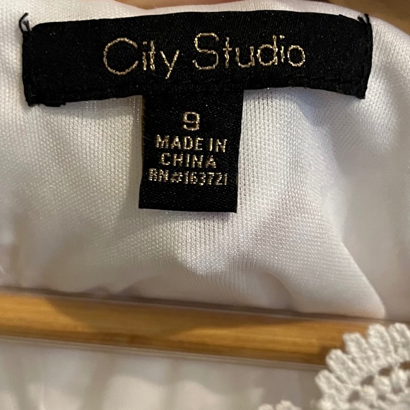 CITY STUDIO | Lace Fit & Flare Sleeveless Dress | White | Size: 9 Juniors - Picture 6 of 8
